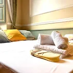 Veronica Suite
